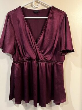 torrid Lily Plum Purple Satin Surplice Peplum Short Sleeve Blouse - Size 1X
